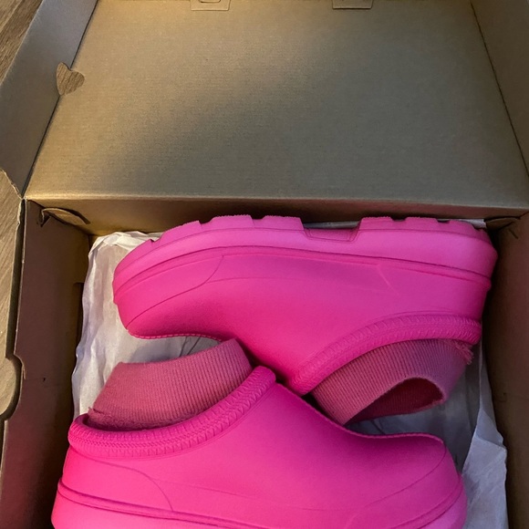 UGG Vibrant Pink Platform Clogs - Women’s Size 9 - Picture 5 of 5